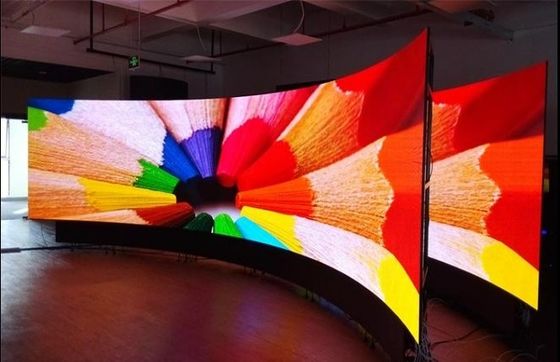 Moduł elastycznego wyświetlacza LED wewnętrznego i zewnętrznego typu P4 z konfiguracją efektu reklamowego 1R1G1B